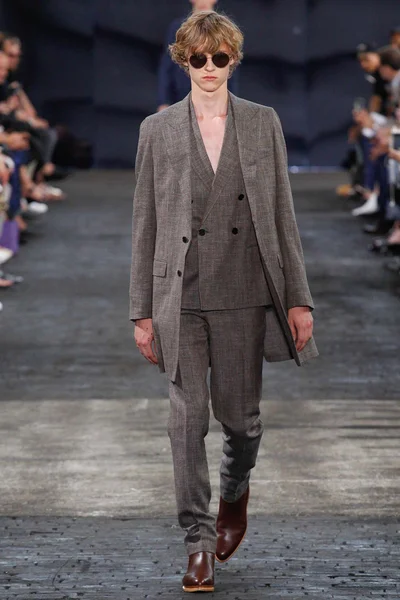 Look 14